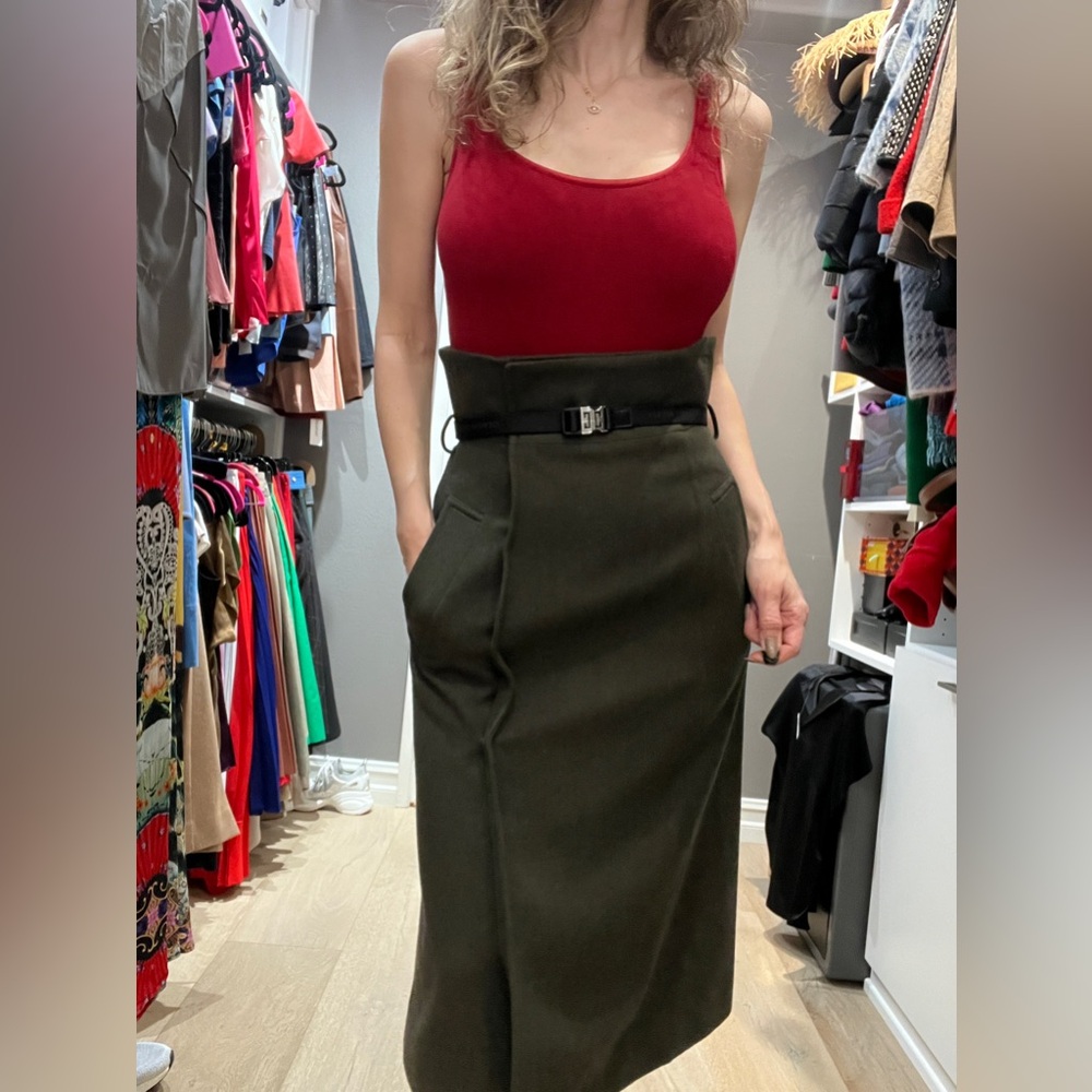 Givenchy Green Midi belted skirt with pockets. .size 36